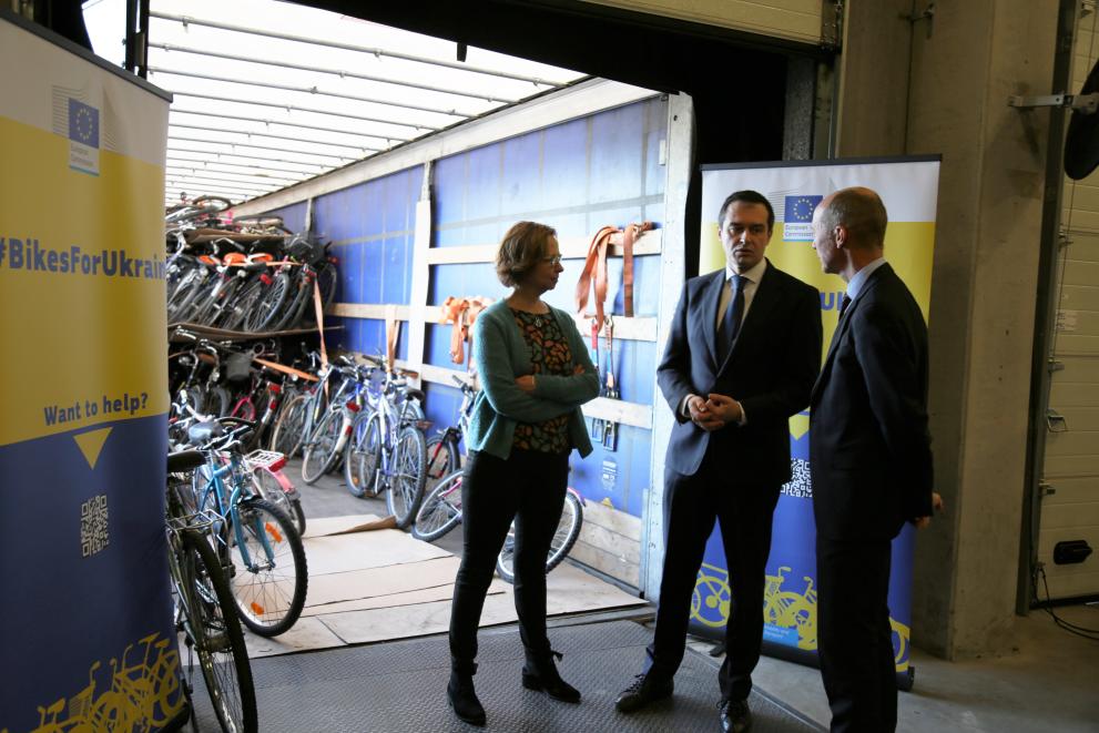 25/11/2022 - #BikesforUkraine - Loading in Brussels
